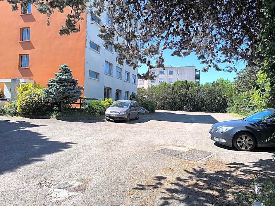 Adonis Lyon Est Hôtel Artys