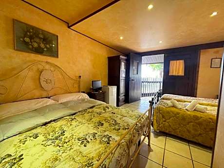 Classic Quadruple Room