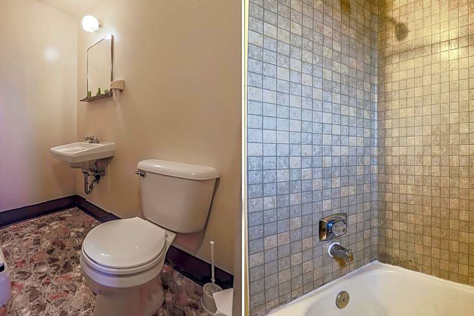 Love Hotels Silver Street by OYO at Hurley WI