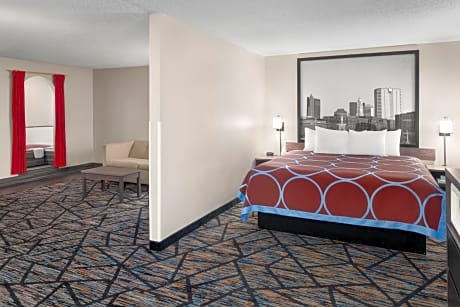 King Suite with Jetted Tub, Non-Smoking