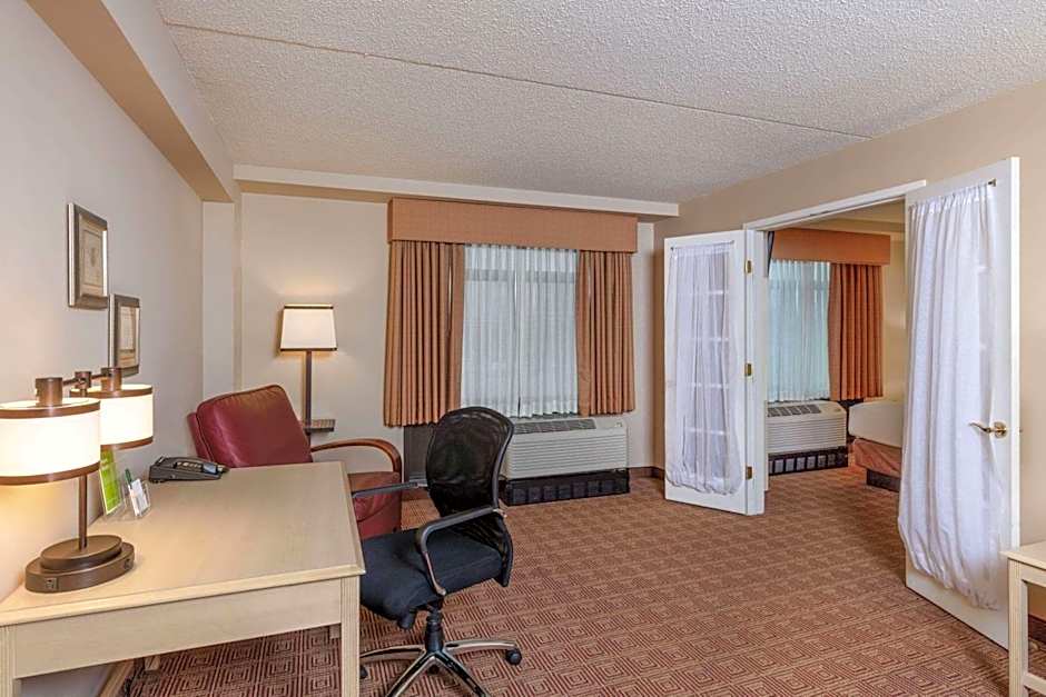 La Quinta Inn & Suites by Wyndham Garden City