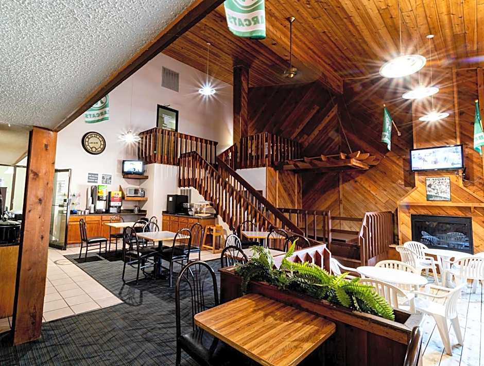 Bearcat Inn and Suites