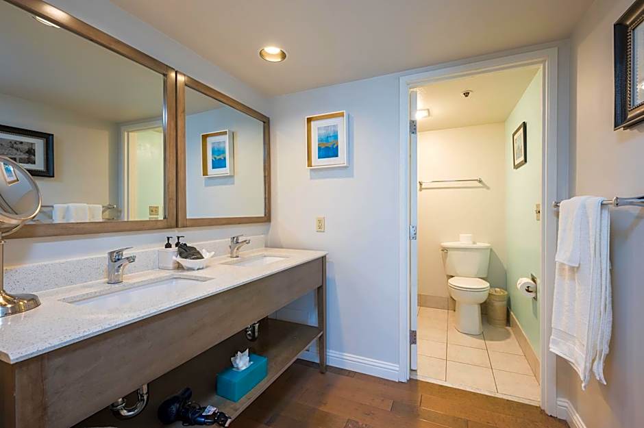 456 Embarcadero Inn & Suites