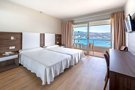 Twin Room with Sea View - High Floor