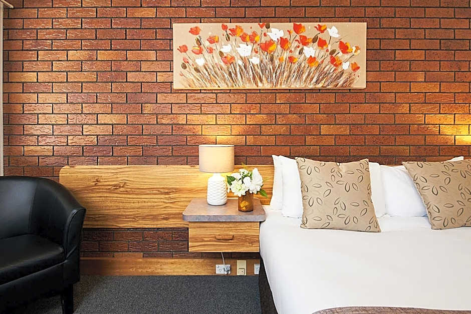 Ruthven Street Motor Inn