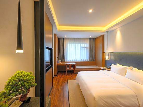 Yisu Impression Hotel (Ningbo Tianyi Square chenghuangmiao station)