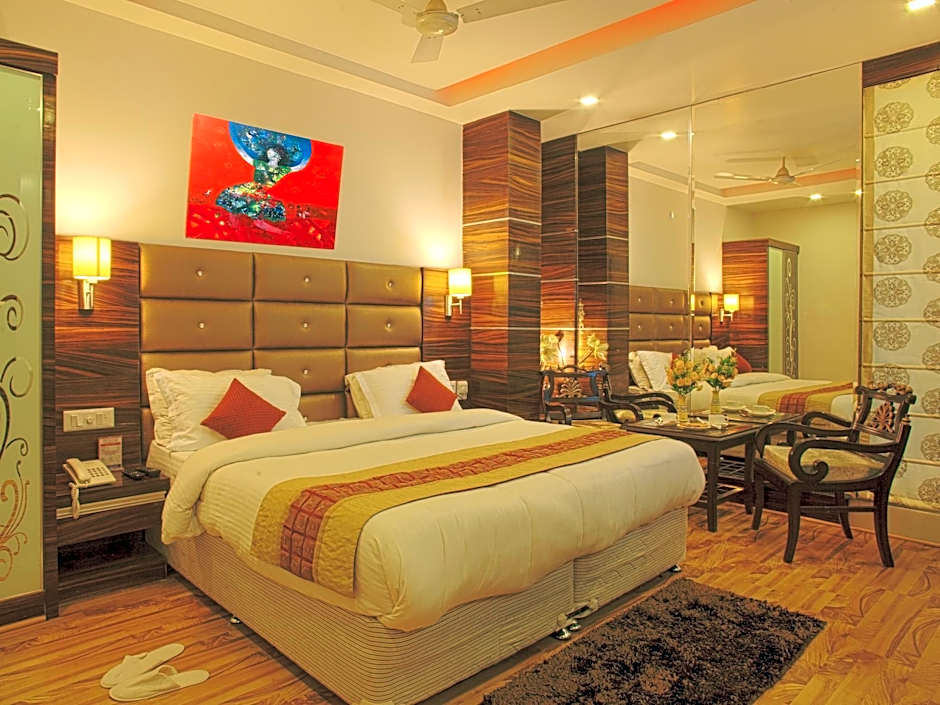 HOTEL DELHI 55 @ NEW DELHI RAILWAY STATION                                                      