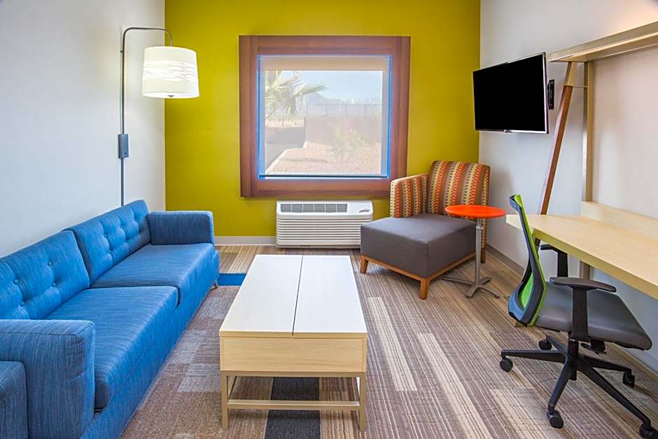 Holiday Inn Express & Suites Pahrump By IHG