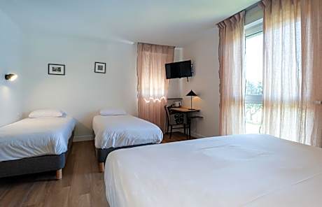 1 Double Bed 2 Single Beds