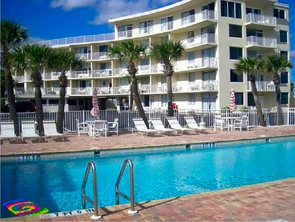 Ocean View Renovated Condo With Pool - DAYTONA BEACH