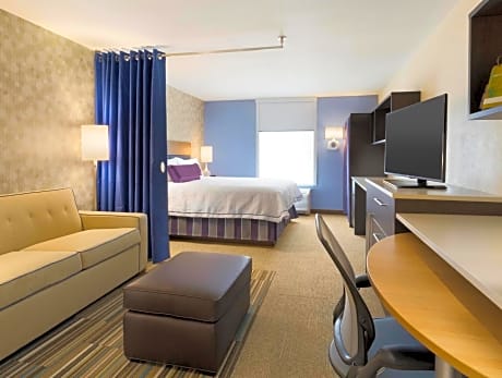 King Suite - Mobility and Hearing Access/Non-Smoking