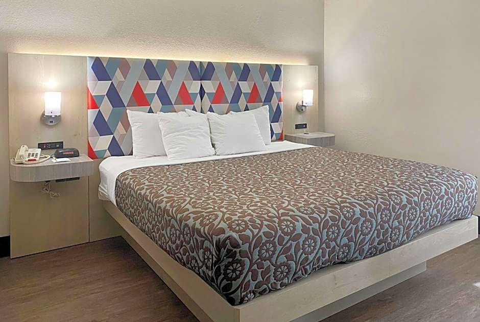 Days Inn & Suites by Wyndham Peachtree Corners/Norcross