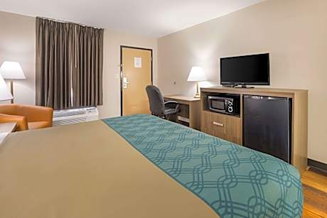 1 King Bed Smoking Accessible