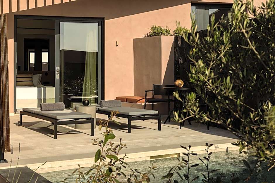 Domes Novos Santorini, Autograph Collection