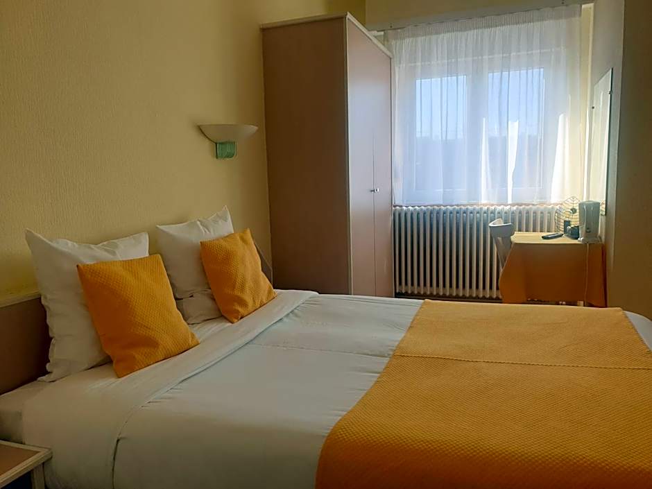 Hôtel Restaurant Aux Deux Roses