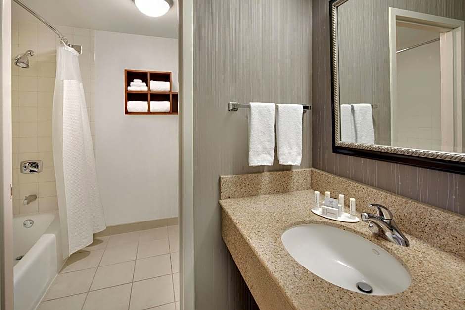 Courtyard by Marriott Dallas Addison/Midway