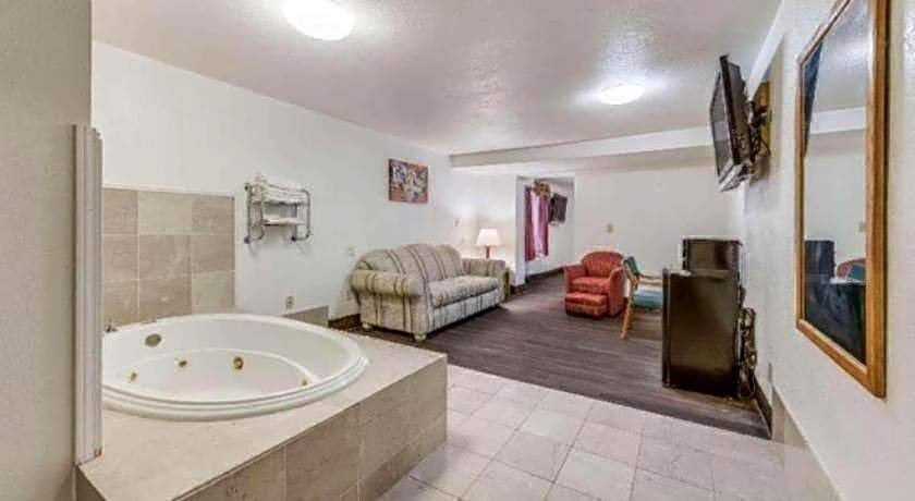 Econo Lodge Truman Inn