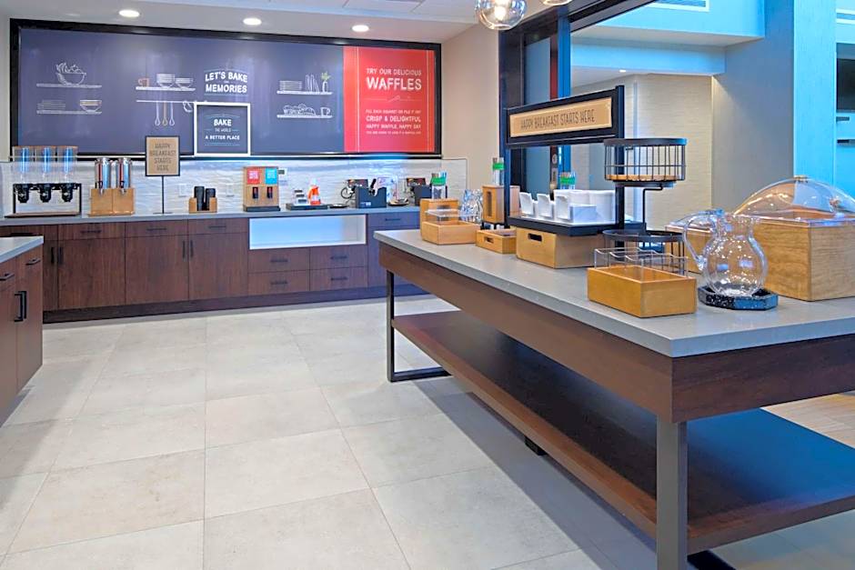 Hampton Inn By Hilton & Suites Gilroy, CA