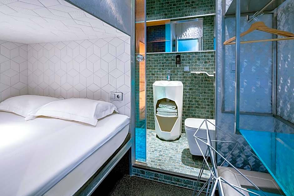 Diamond Capsule Hotel Amsterdam South