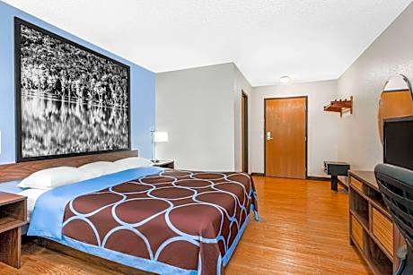 1 King Bed Mobility Accessible Room Non-Smoking