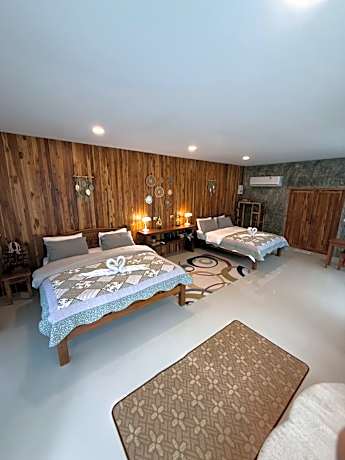 Family Room with Garden View