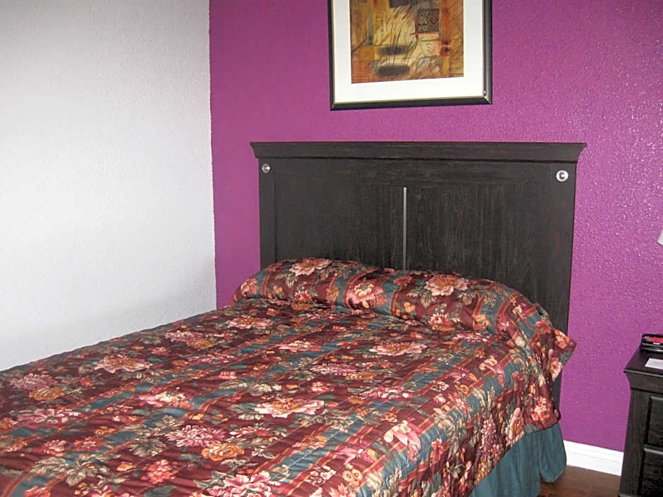 Santa Fe Inn - Pueblo