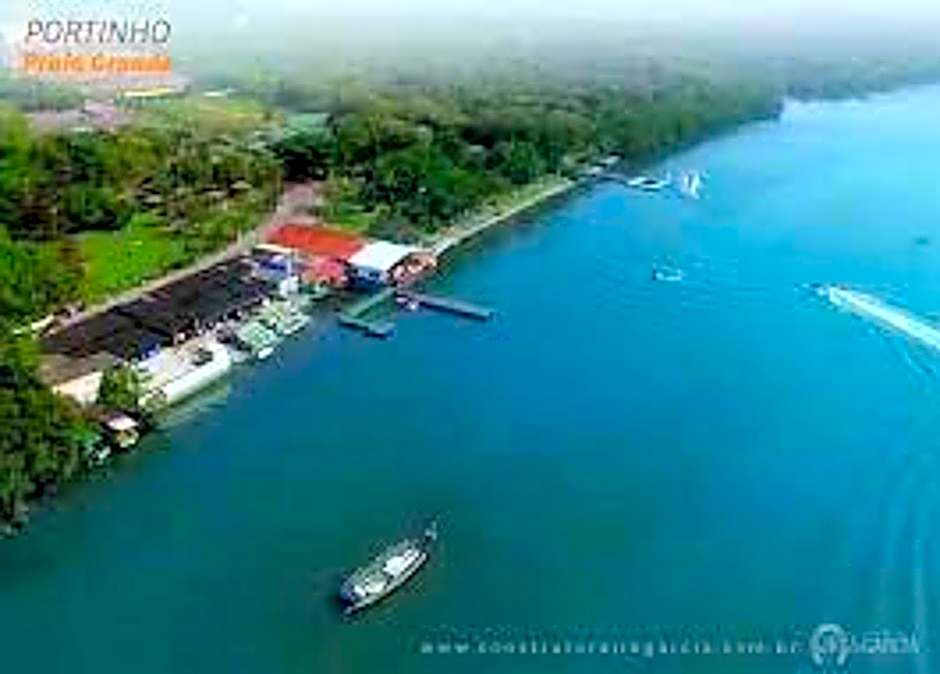 Kitnet Temporada Praia Grande SP - Completa com Wi-fi, garagem rotativa, 1 quadra da praia - no centro comercial Boqueirão