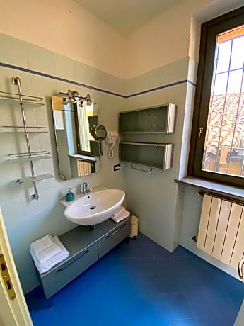 Deluxe Double Room with Shower
