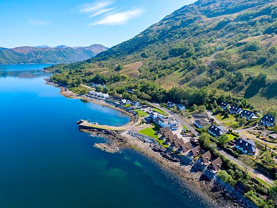 Hollytree Hotel and Swimming pool