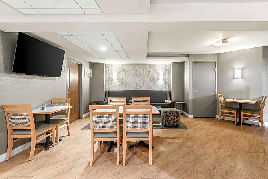 Best Western West Towne Suites