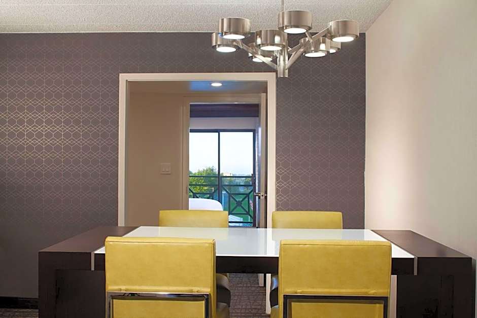 Embassy Suites by Hilton Philadelphia Airport