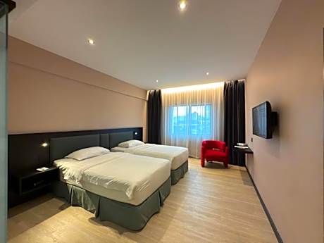 Ruby Twin - Newly Renovated
