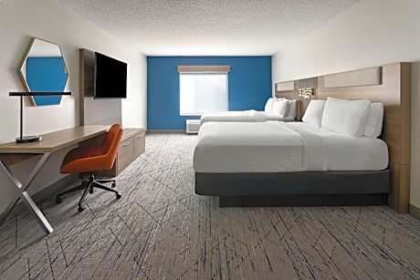 Standard Queen Room with Two Queen Beds and Mobility Accessible Tub