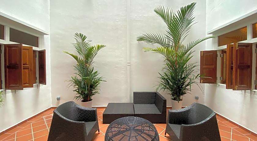 Heeren Straits Hotel