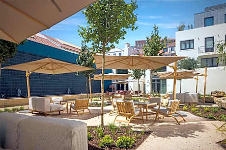 Duo Hotel Lisbon, Curio Collection by Hilton
