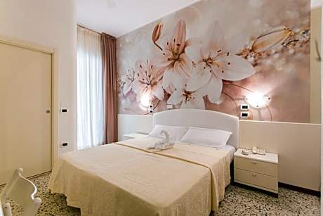 Large Double or Twin Room