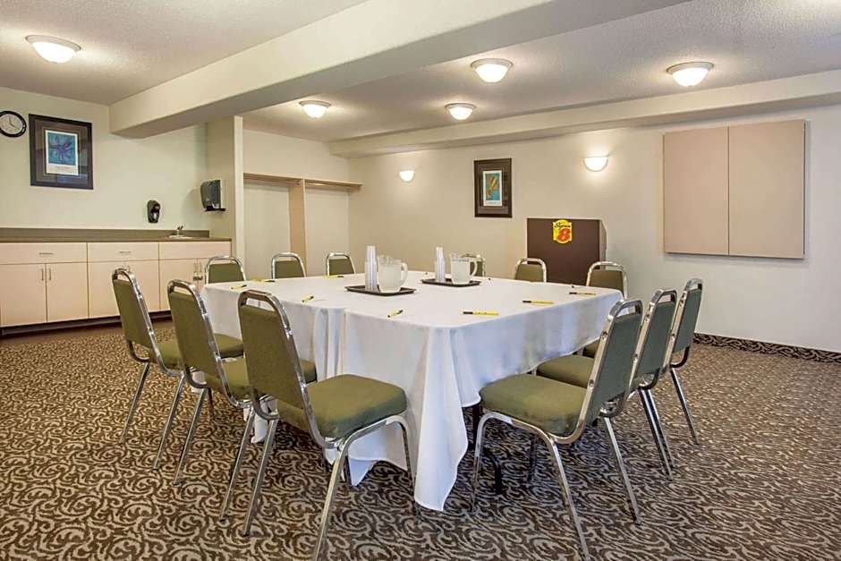 Super 8 by Wyndham Truro NS