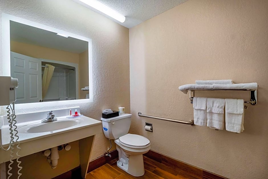 Econo Lodge Inn & Suites Cayce I-26 Airport