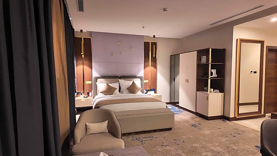 Photo 1 of 5 of Superior 1 King Bed