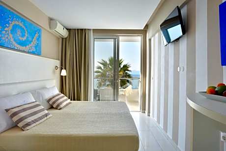 Double Room with Front Sea View