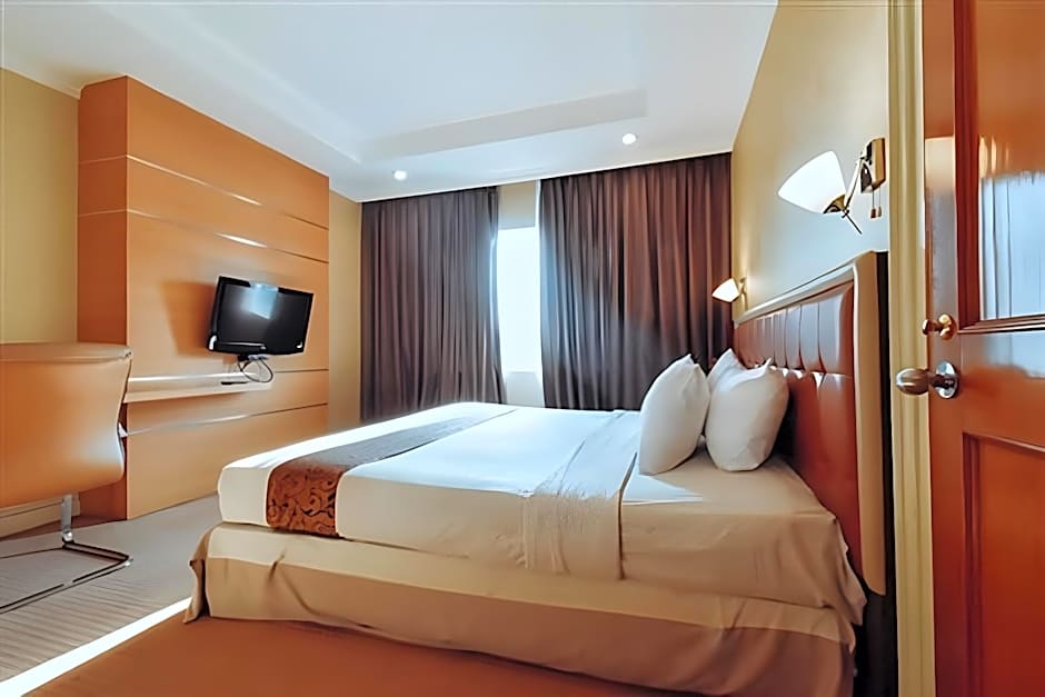 Surabaya Suites Hotel Powered by Archipelago