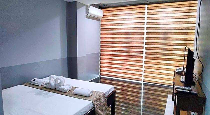 RedDoorz @ Villa E Mansion