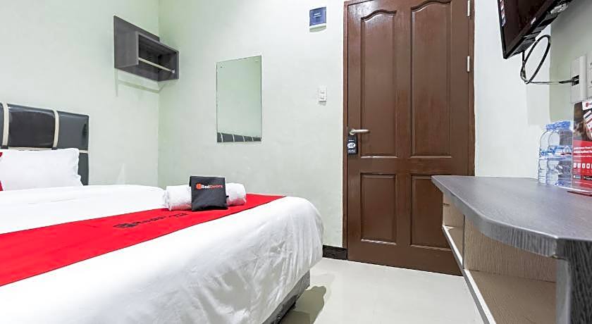 RedDoorz near Medan Amplas