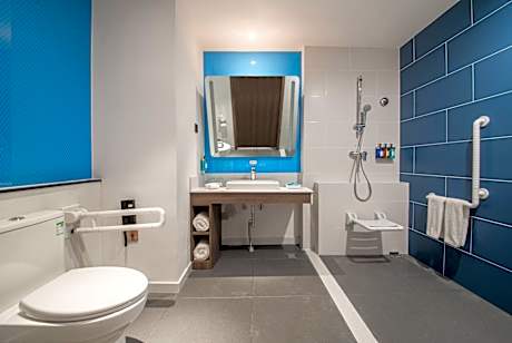 1 King Standard Accessible