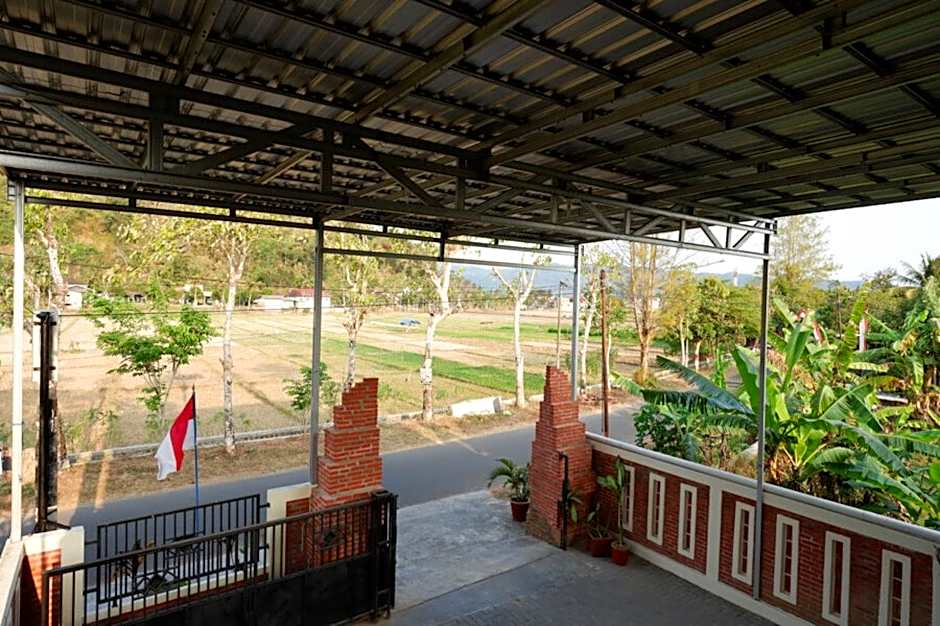 RedDoorz Syariah near Alun Alun Pacitan 2