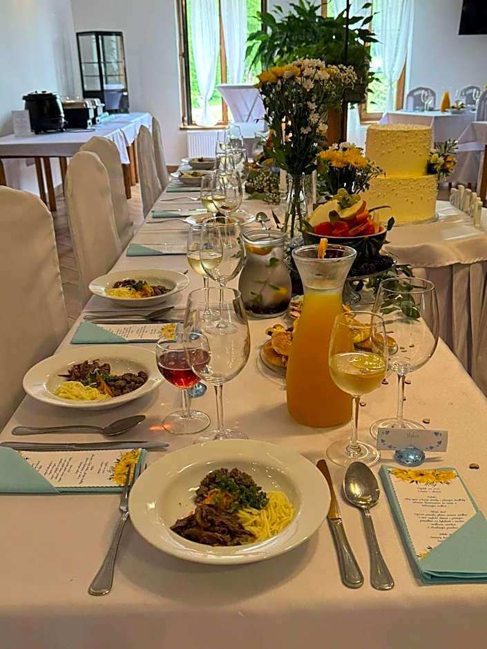 Restaurace a penzion Lutena