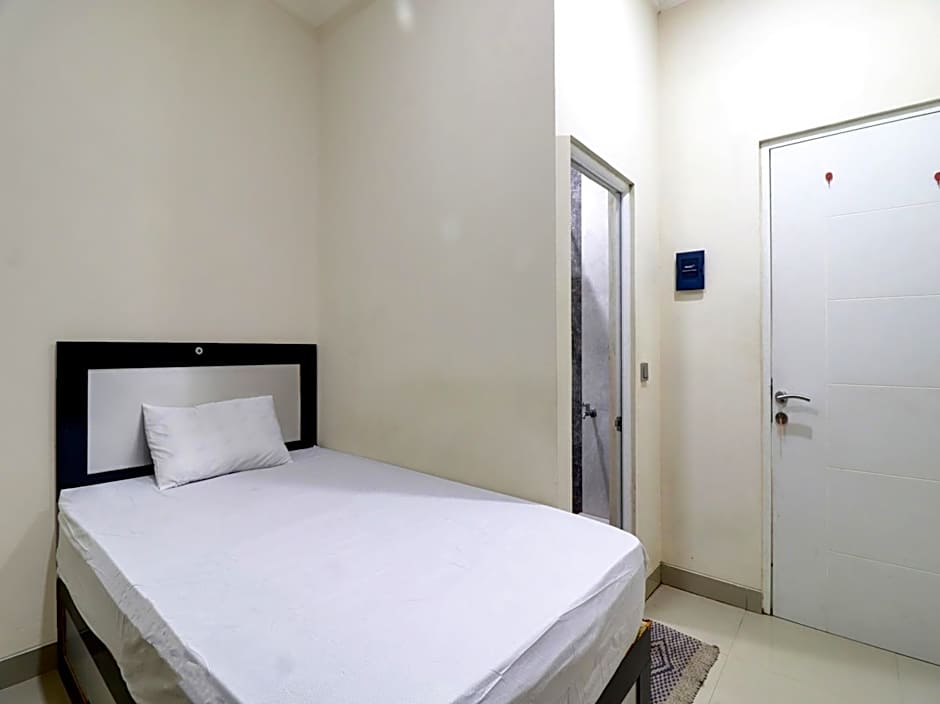 OYO Life 92707 D-akomiba Residence