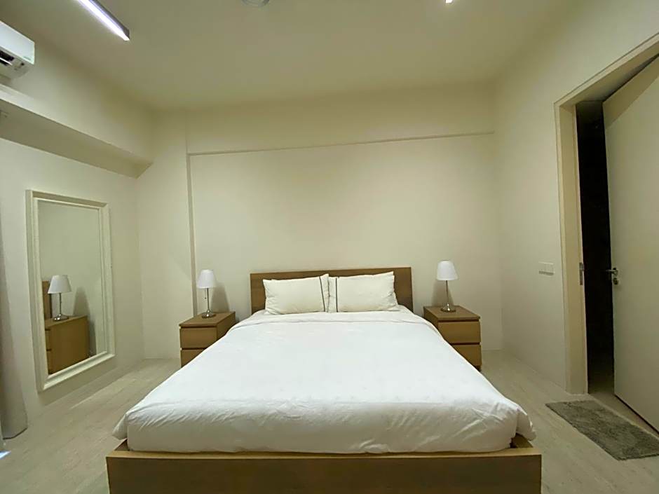 By The Sea Cozy Beachfront Home Side Seaview333A