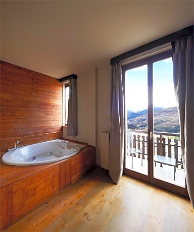 Deluxe Double Room with Spa Bath