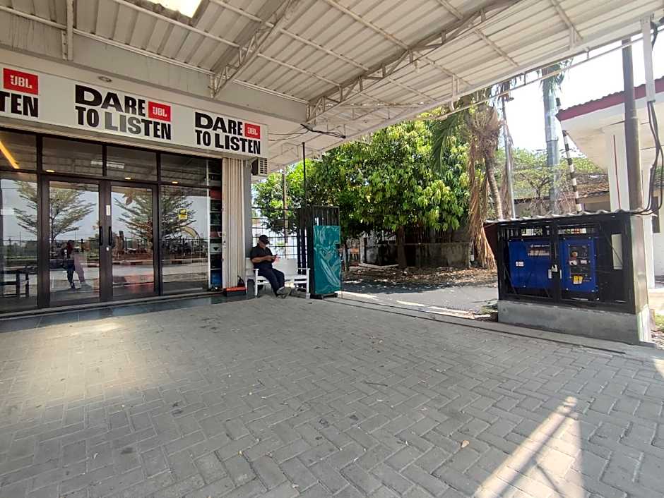 RedDoorz Near Simpang Lima Semarang